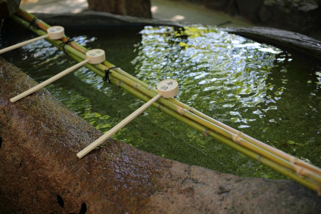 神社の手水（てみず）